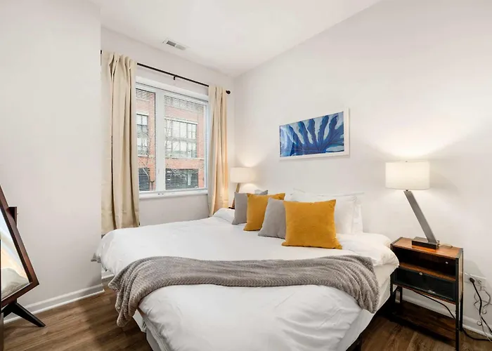 Stylish 3br Gem In Prime Location Chicago
