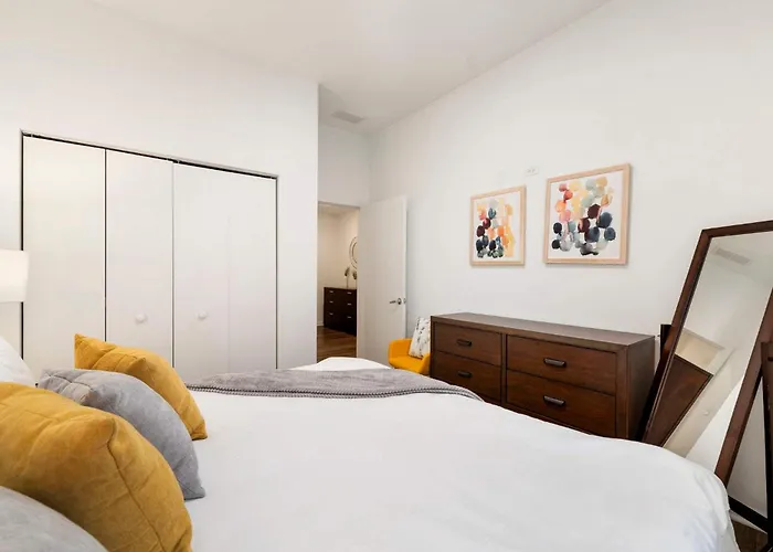 Stylish 3br Gem In Prime Location Chicago