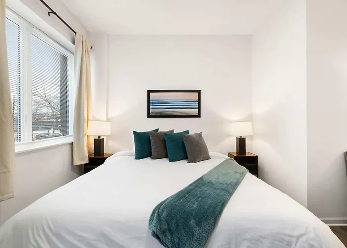 Stylish 3br Gem In Prime Location