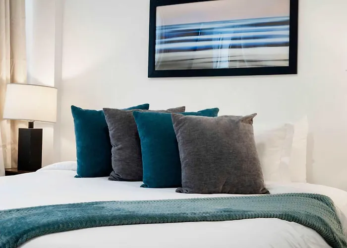 Stylish 3br Gem In Prime Location *