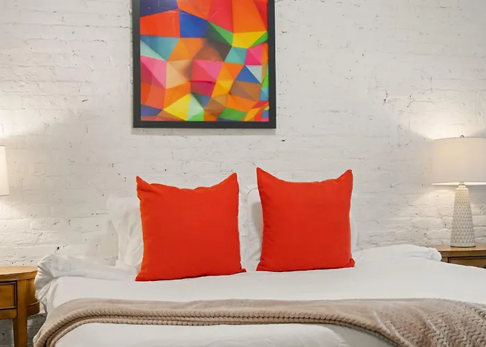 Stylish 3br Gem In Prime Location *